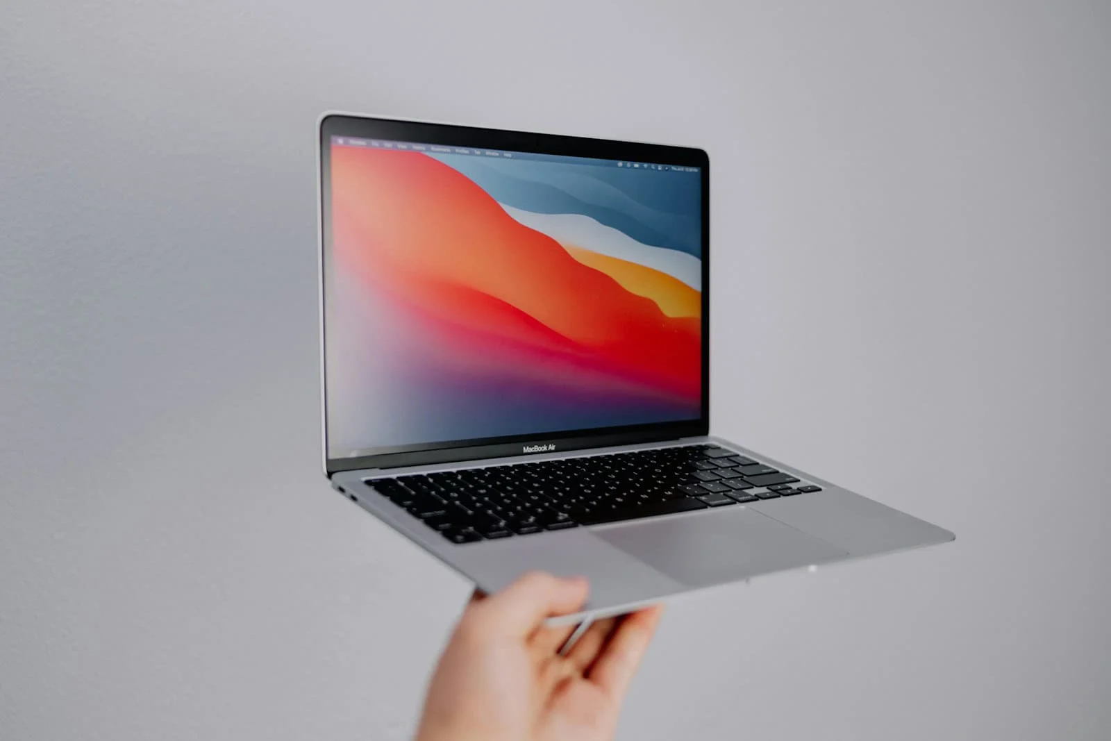 MacBook Air macOS の互換性: どのバージョンがサポートされていますか?