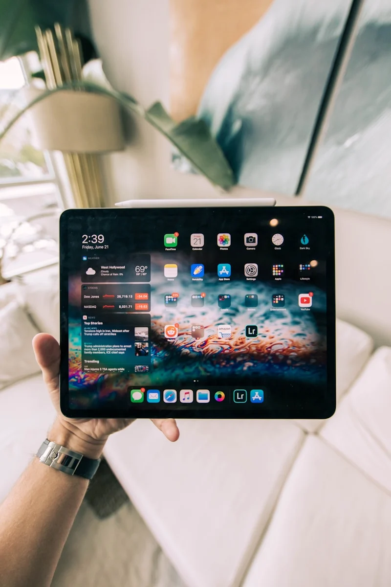 iPadでダークモードをオンにする方法（2025ガイド）